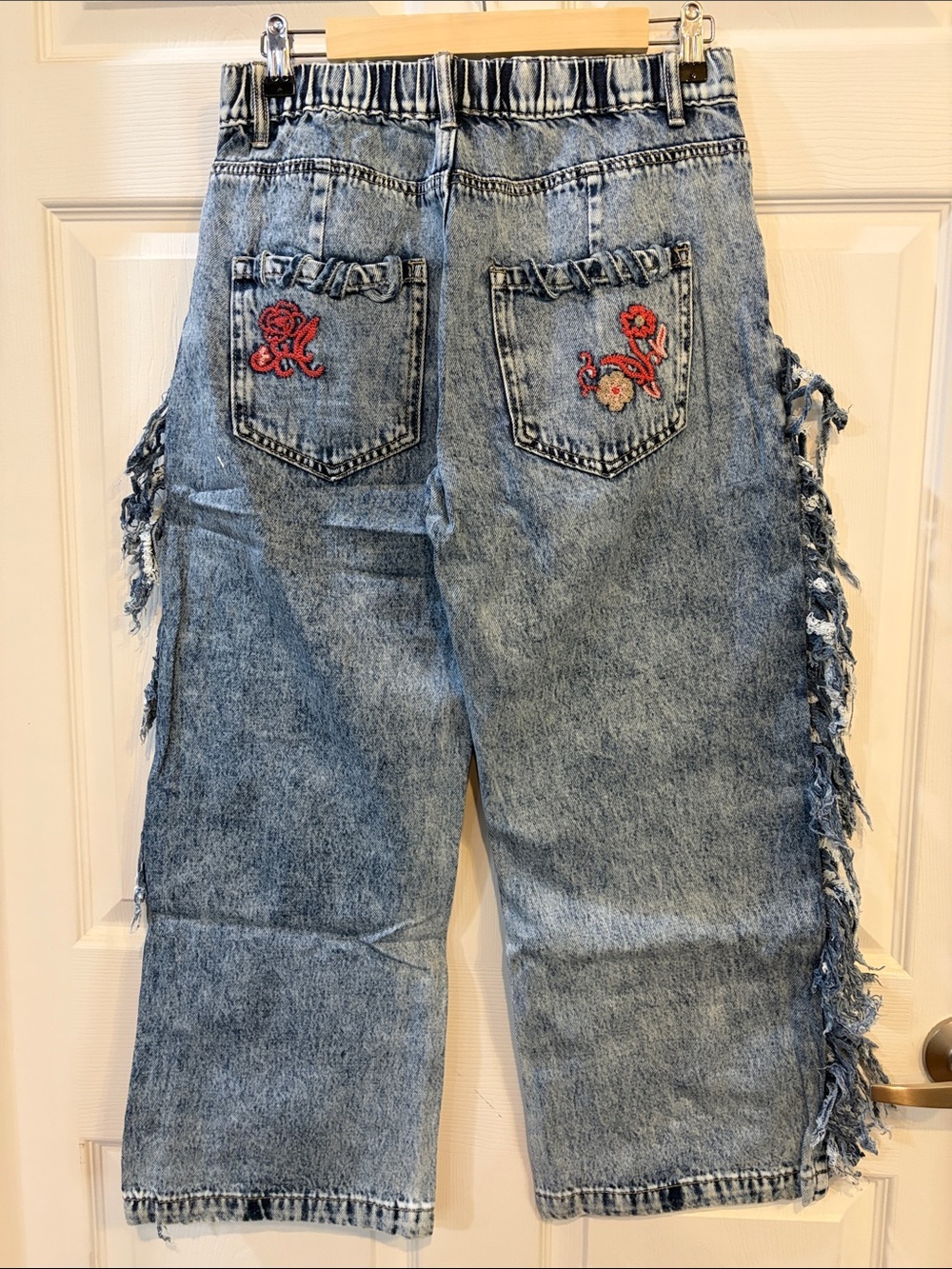 Oli & Hali NWT Washed Denim Frayed Wide Leg Jeans with Red Floral Embroidery - Picture 11 of 13